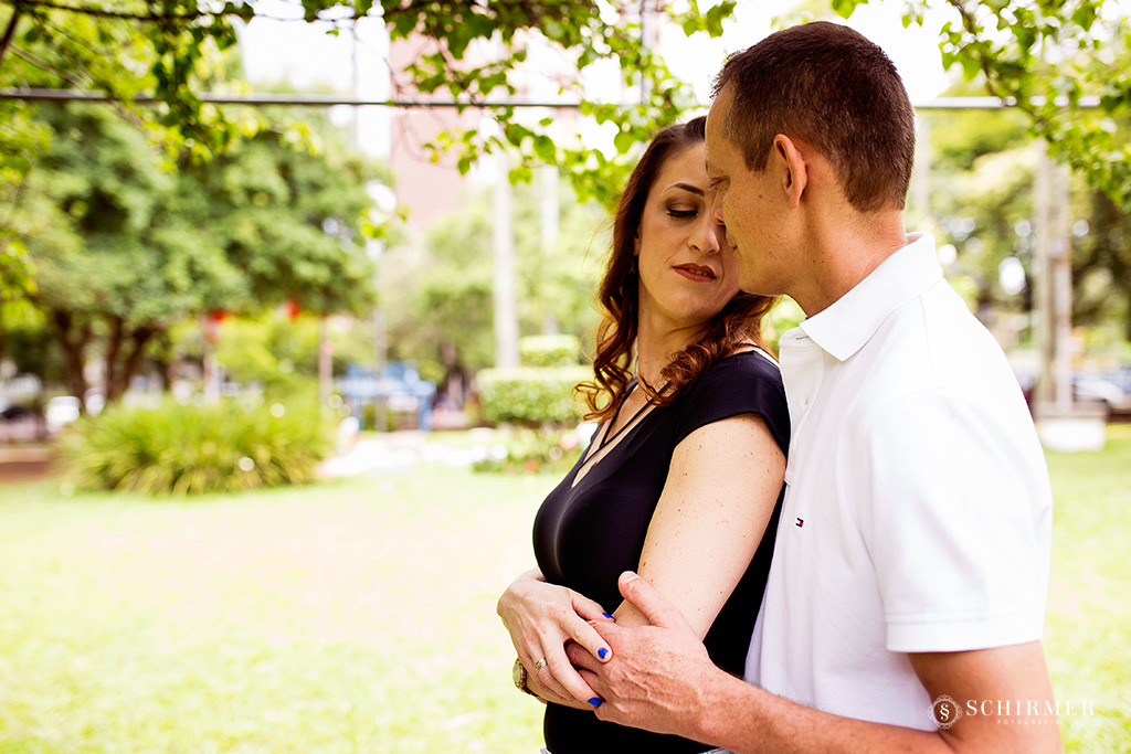 casal abraçado porto alegre rs schirmer fotografia