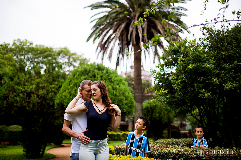 foto ao ar livres com as família pais e filhos