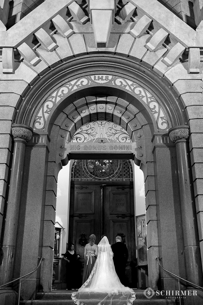 casamento porto alegre noiva andressa e jõao igreja santo antonio entrada igreja pai da noiva