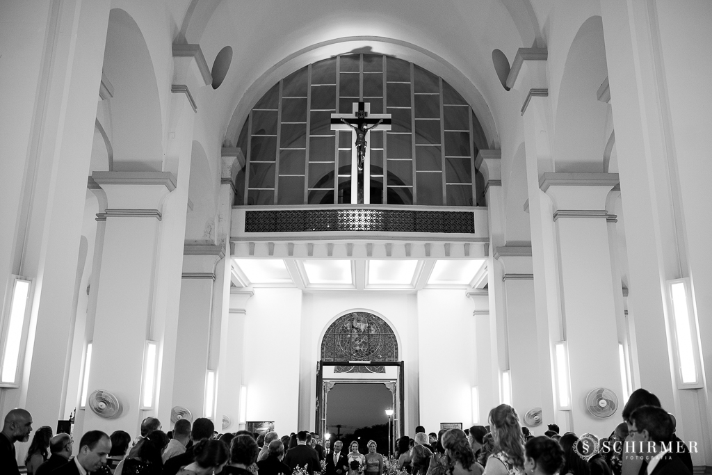 casamento porto alegre noiva andressa e jõao igreja santo antonio entrada da noiva com pais