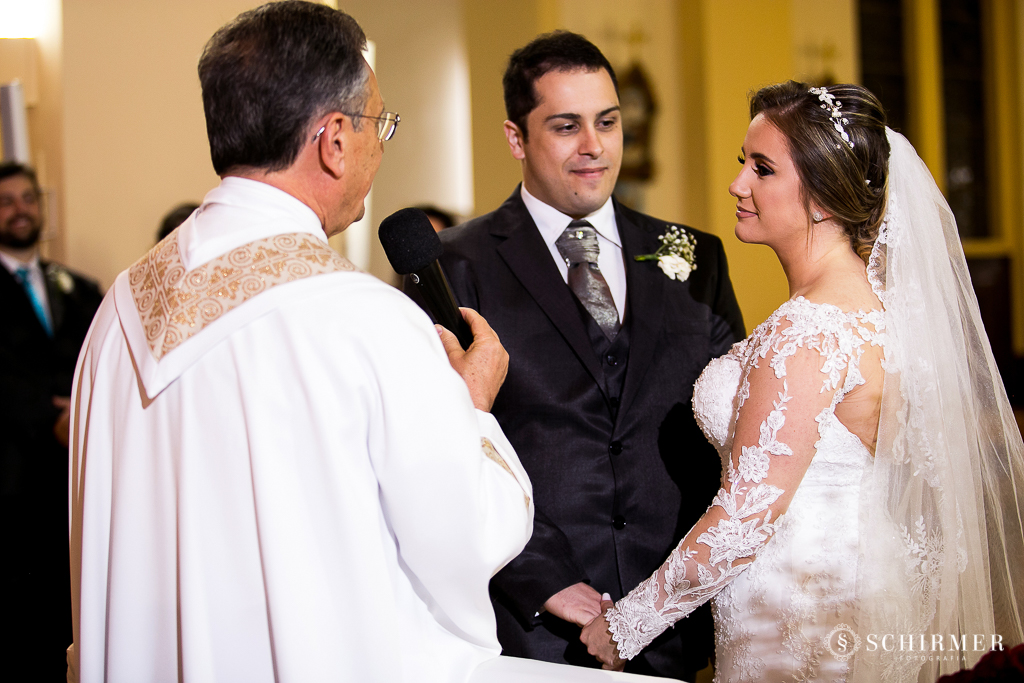 casamento porto alegre noiva andressa e jõao igreja santo antonio noivos no altar