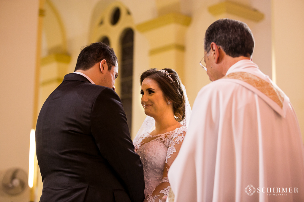 casamento porto alegre noiva andressa e jõao igreja santo antonio noivos no altar