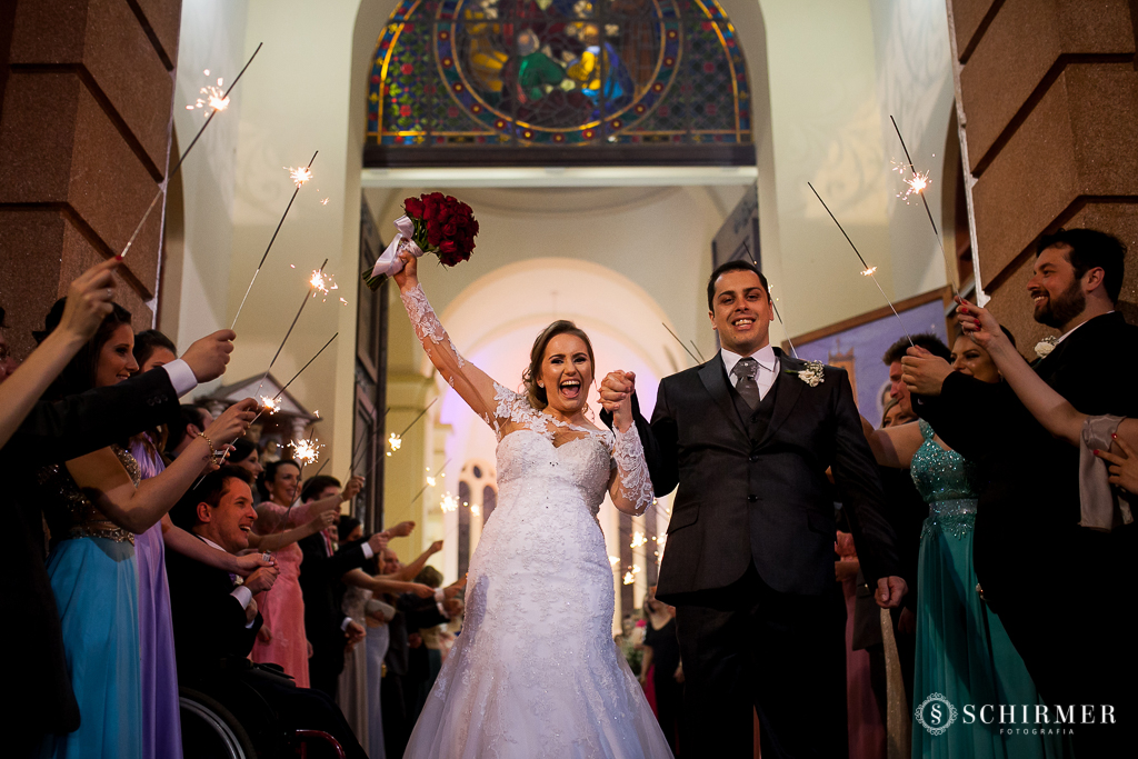 casamento porto alegre noiva andressa e jõao igreja santo antonio saída dos noivos