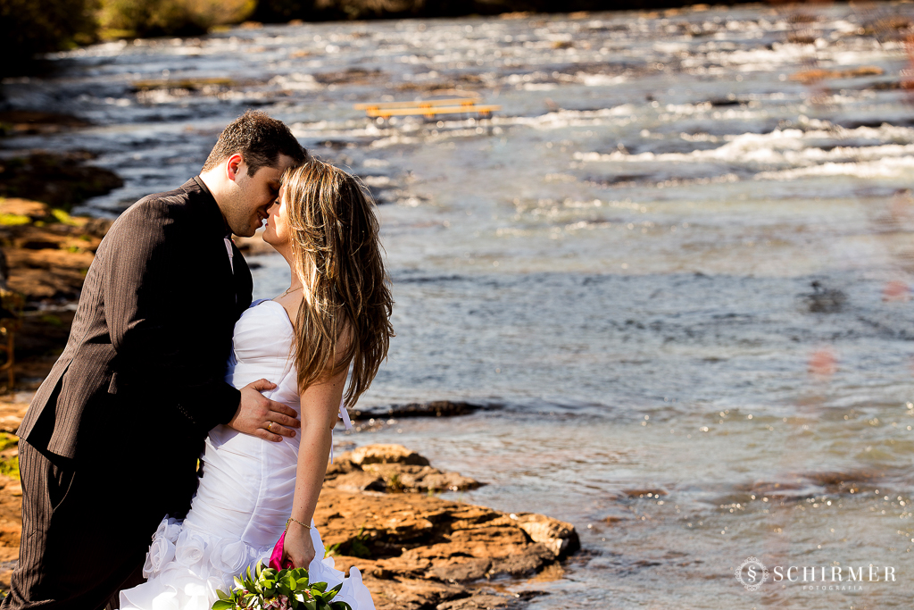ensaio pre casamento andressa e joão vacaria RS pre wedding cachoeirinha fotografo de casamento região metropolitana Parque das Cachoeiras beijo