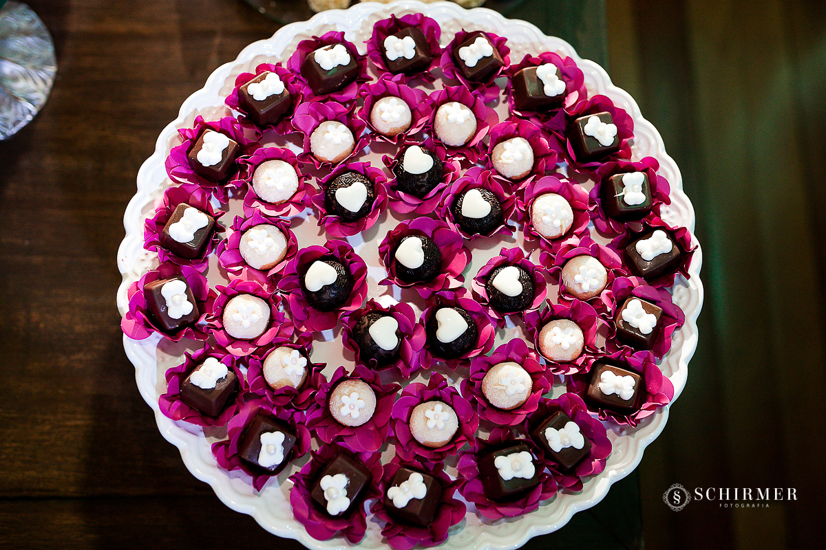 chocolates mesa de doces - schirmer fotografia - porto alegre - fotografo de casamento maycon e jana