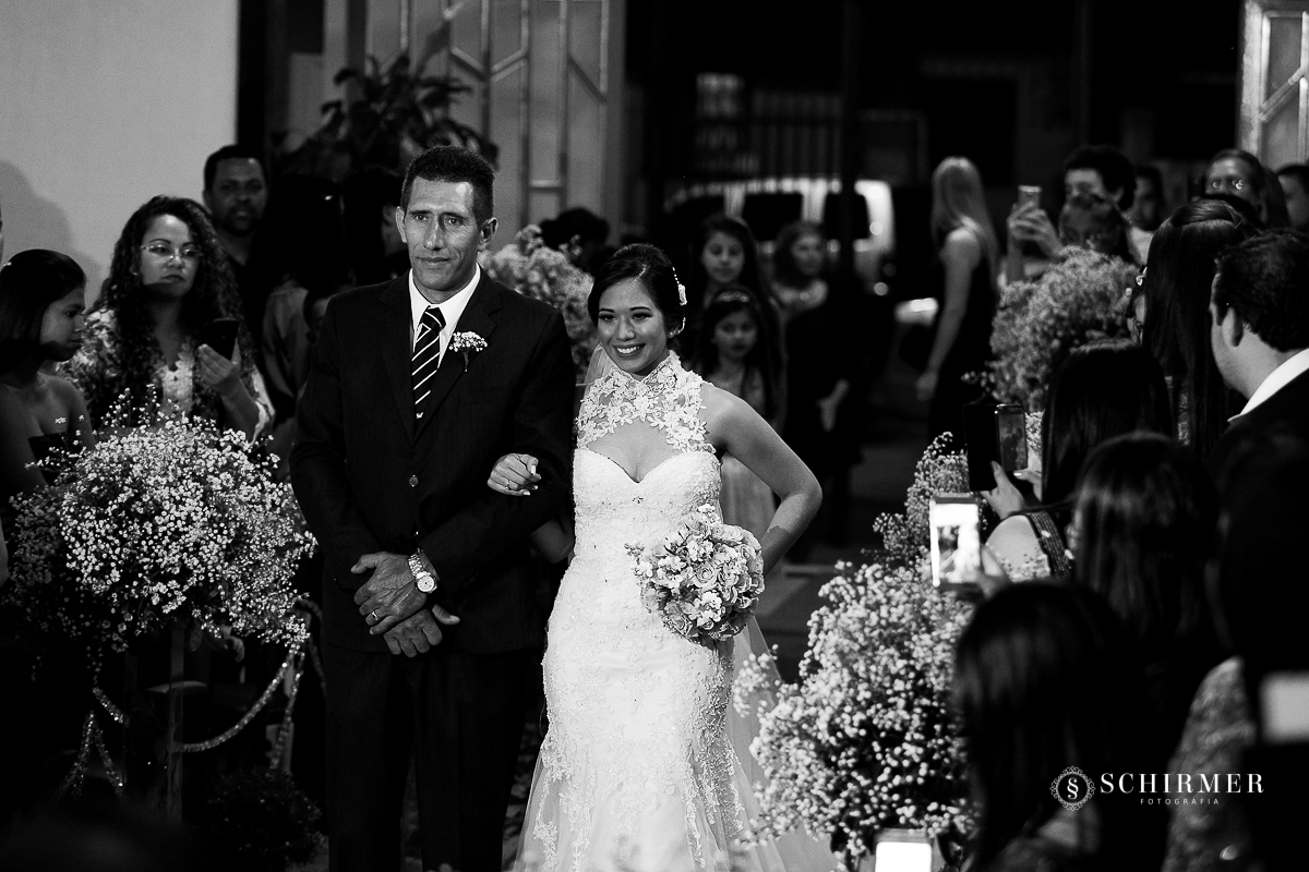 entrada da noiva - schirmer fotografia casamento maycon e jana