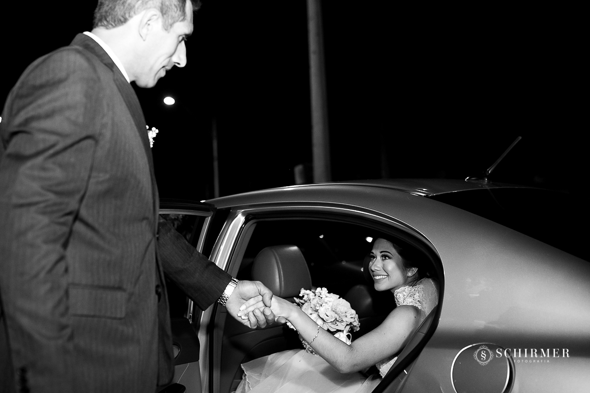 entrada da noiva - schirmer fotografia casamento maycon e jana