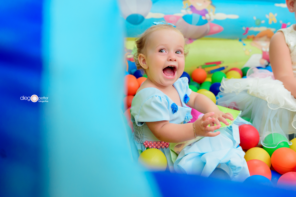 alice na piscina de bolinhas 1 ano soledade piscina clube