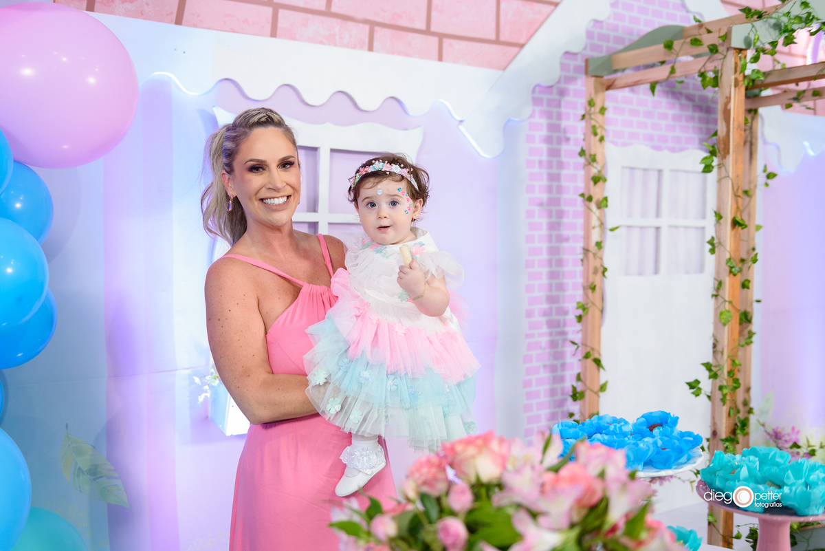 Rafaela 1 aninho aniversário infantil viale soledade foto com a mãe