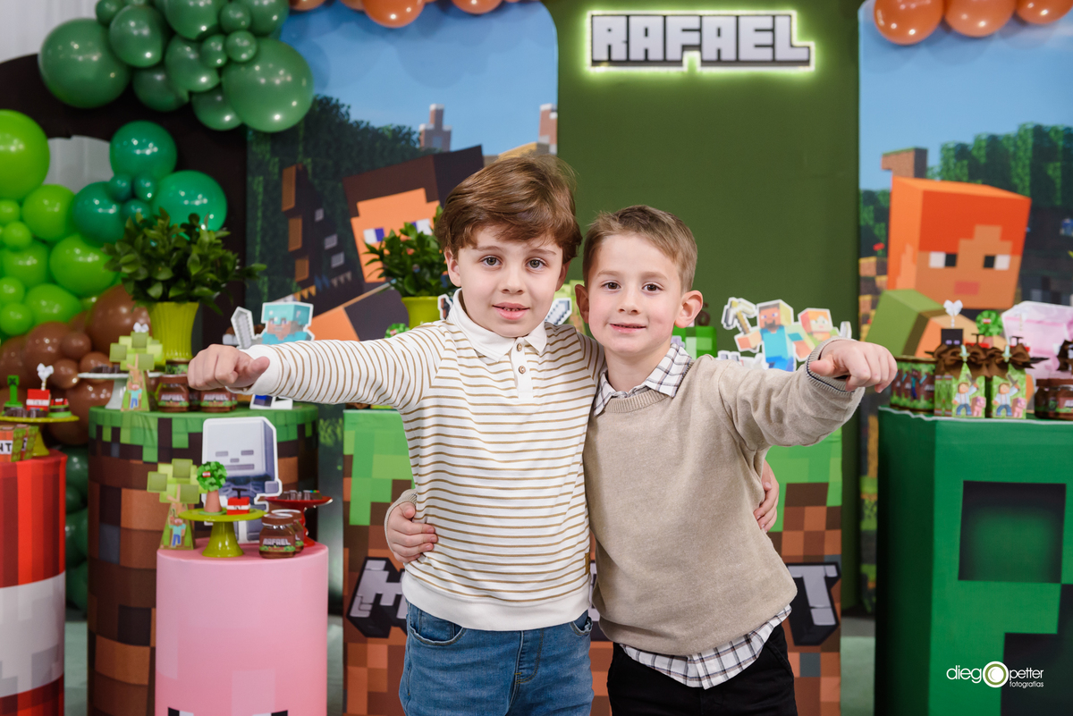 festa aniversário minicraft rafael com amigo