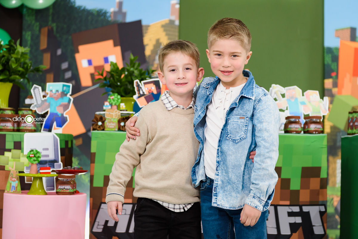 festa aniversário minicraft rafael com amigo