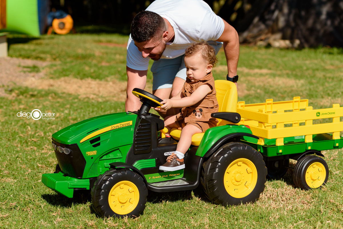 luis augusto 1º aninho aniversário infantil com o dindo jhon deere