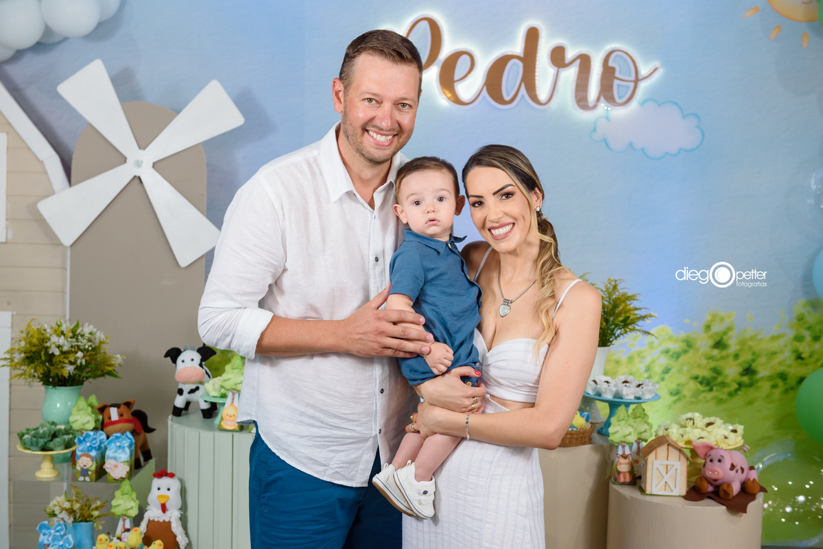 1º aninho do pedro com os pais