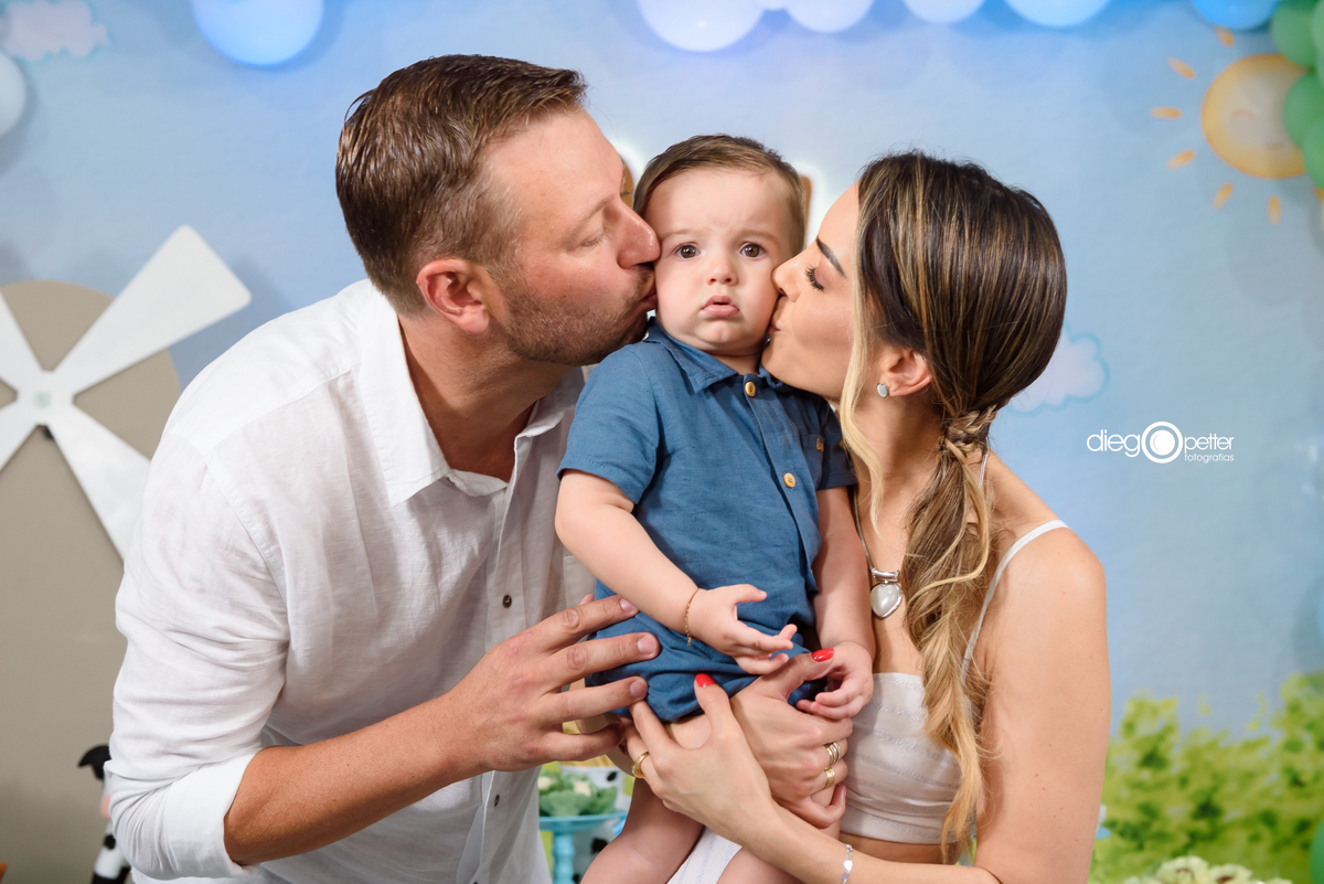 1º aninho do pedro com os pais