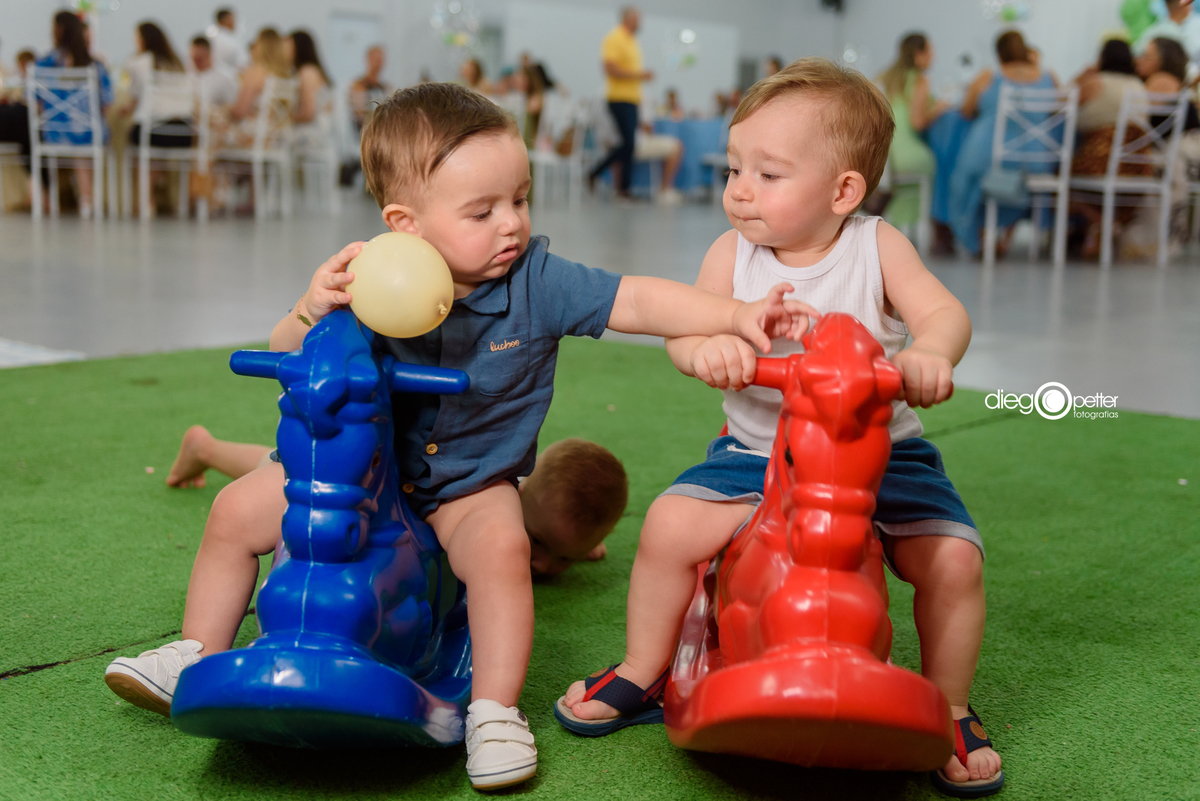 1º aninho do pedro com amigo