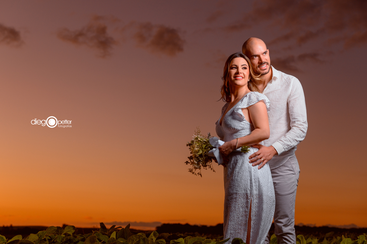 ensaio pré-casamento noivos no por do sol