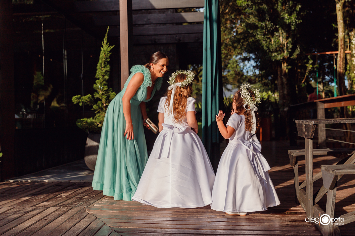 aias no dia do casamento no por do sol