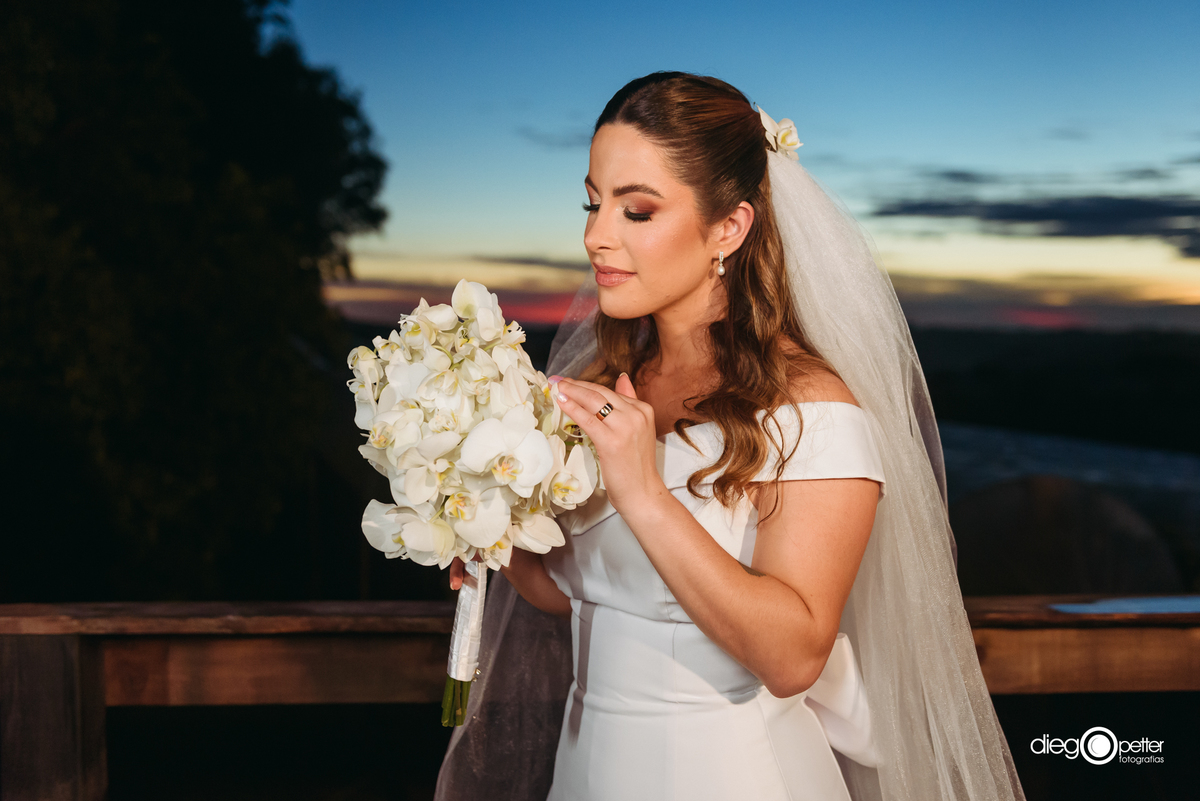 noiva buquê por do sol