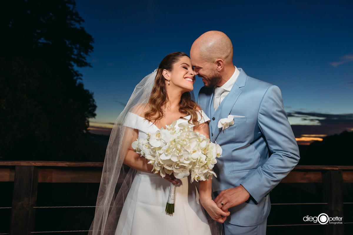 noivos no por do sol