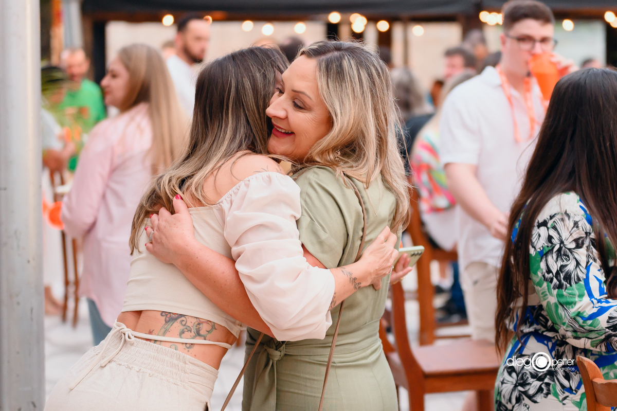 abraço na festa de final de ano da empresa