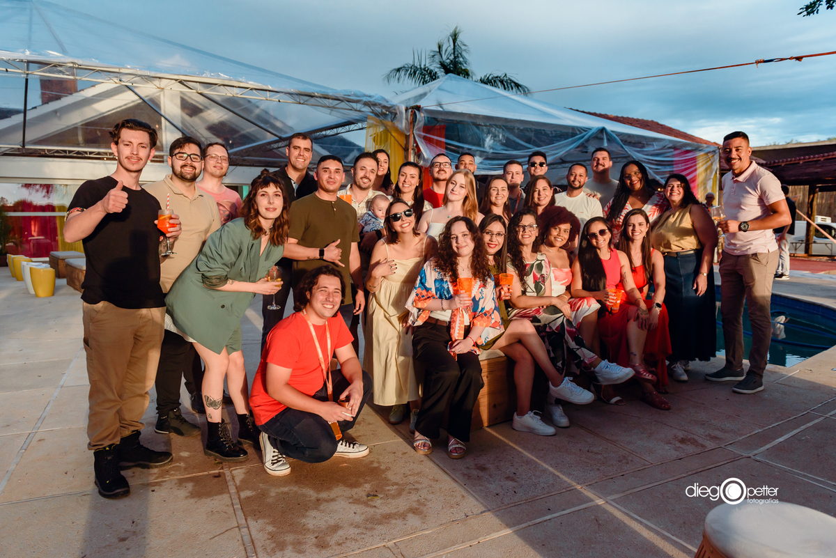 foto da equipe de colaboradores na confraternização