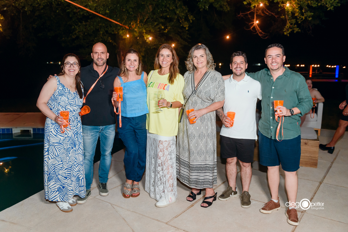 equipe registrando presença na festa de final de ano
