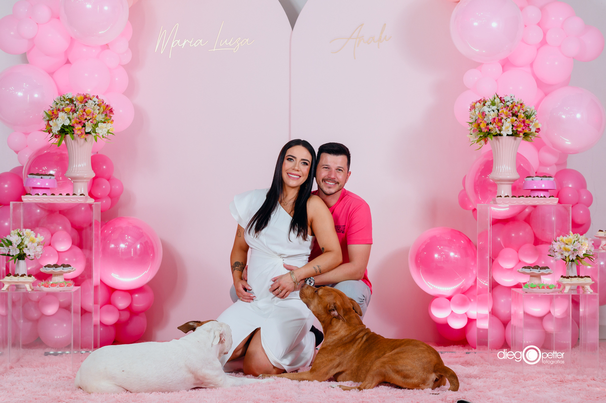 casal com cachorros cha de fraldas