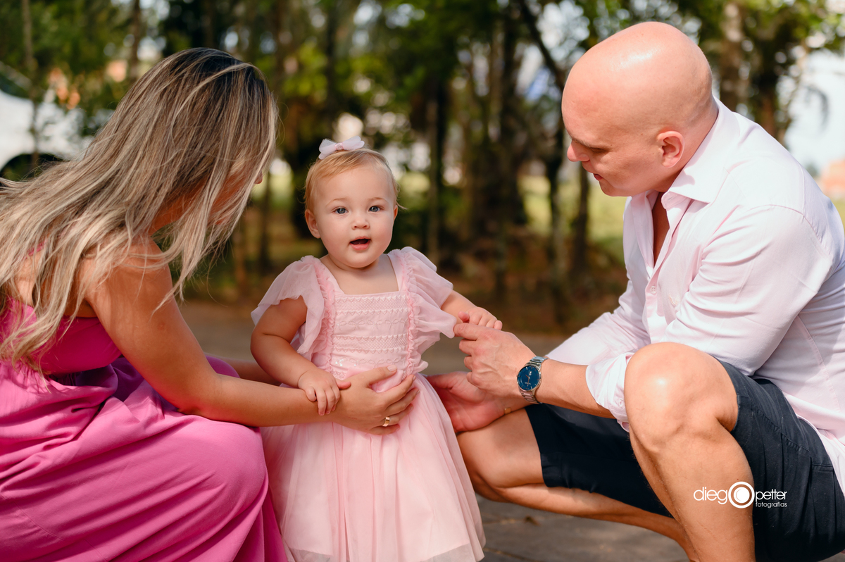 pais com a maria clara no seu 1º aninho