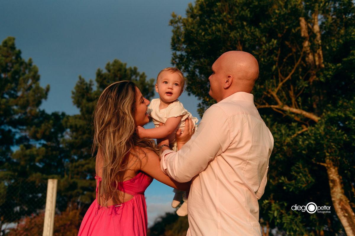 final da festa com bebê no por do sol