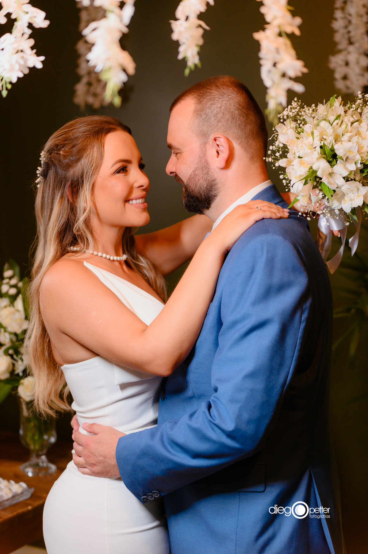 noivos trocando olhares