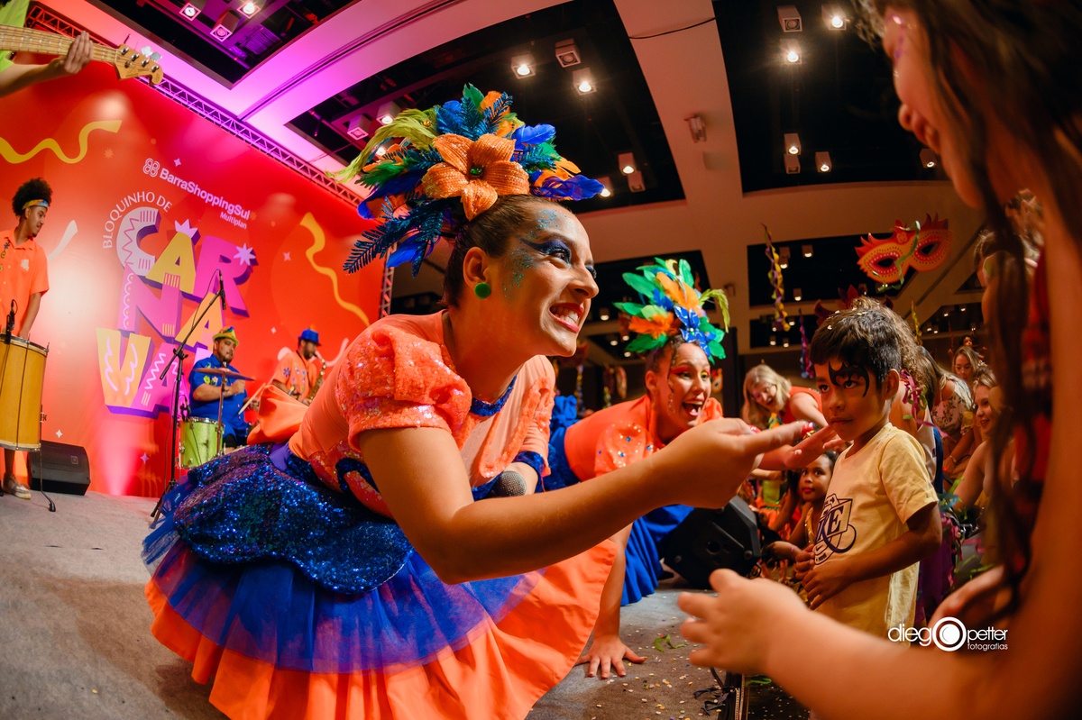 cia lúdica no carnaval com convidados