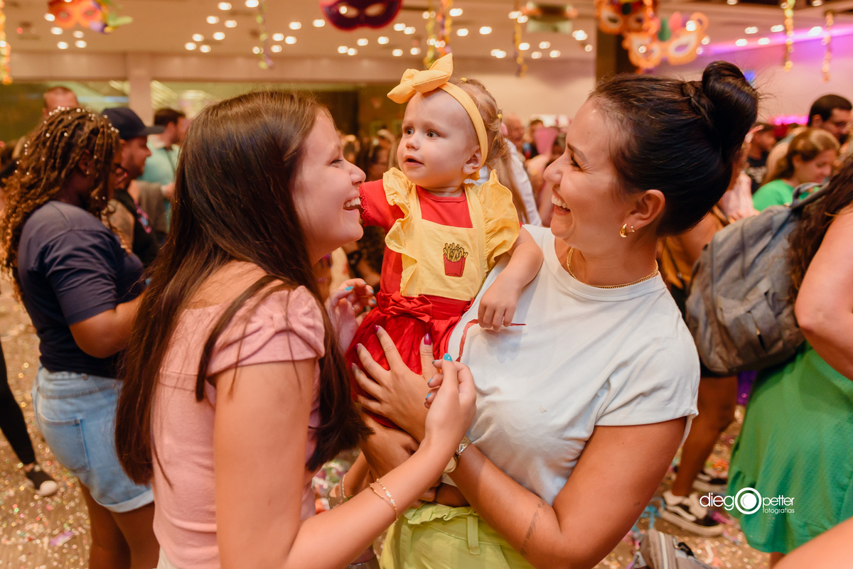 público no bloquinho de carnaval barrashoppingsul