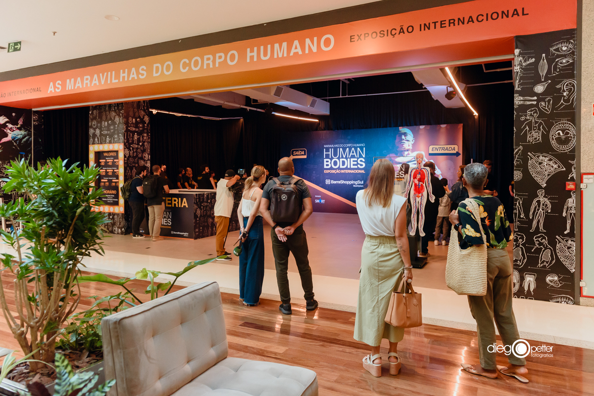 exposição human bodies no barrashoppingsul nível jockey