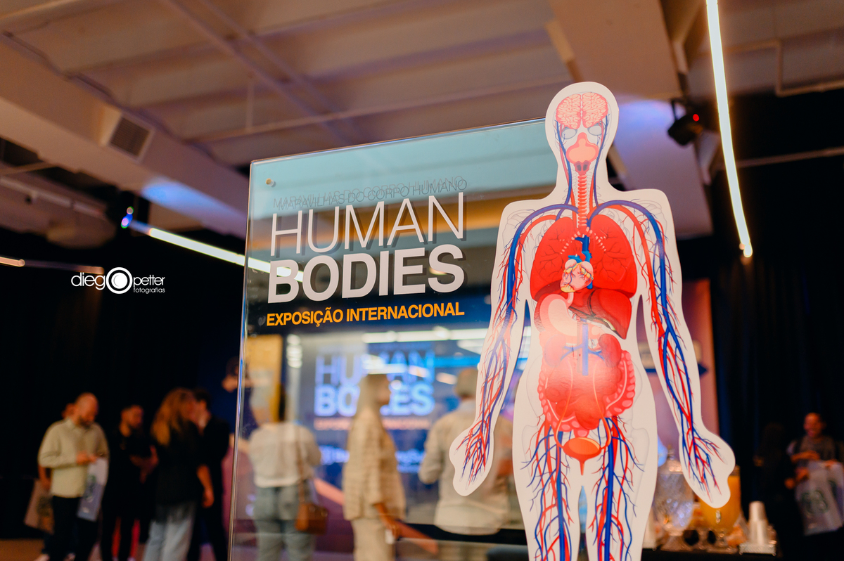 entrada da exposição human bodies no shopping
