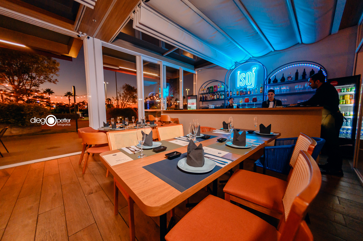 ISOJ sushi drink bar