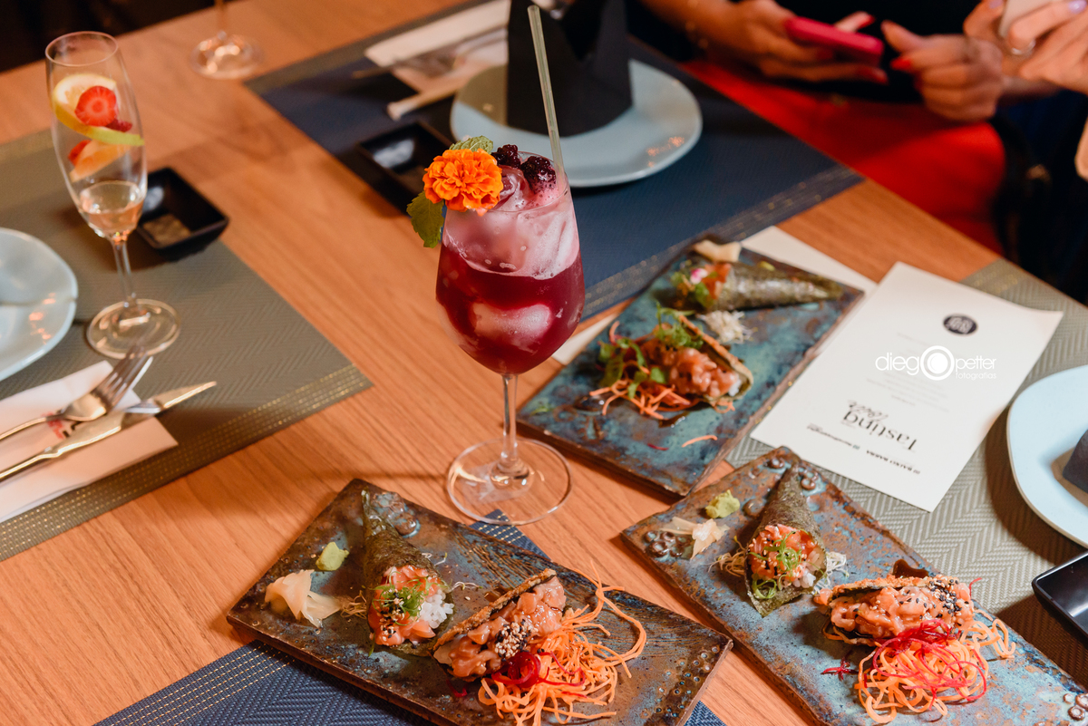 mesa de sushi bem apresentado