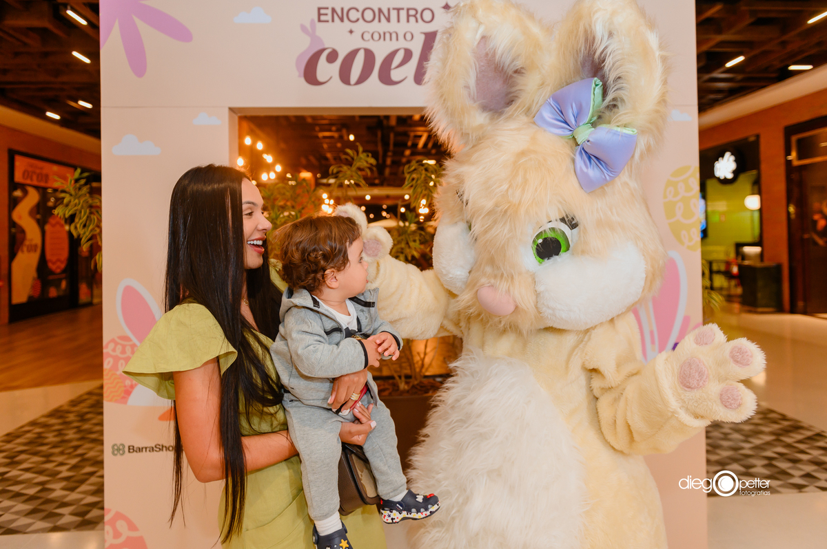 meet and greet com coelho de páscoa no shopping