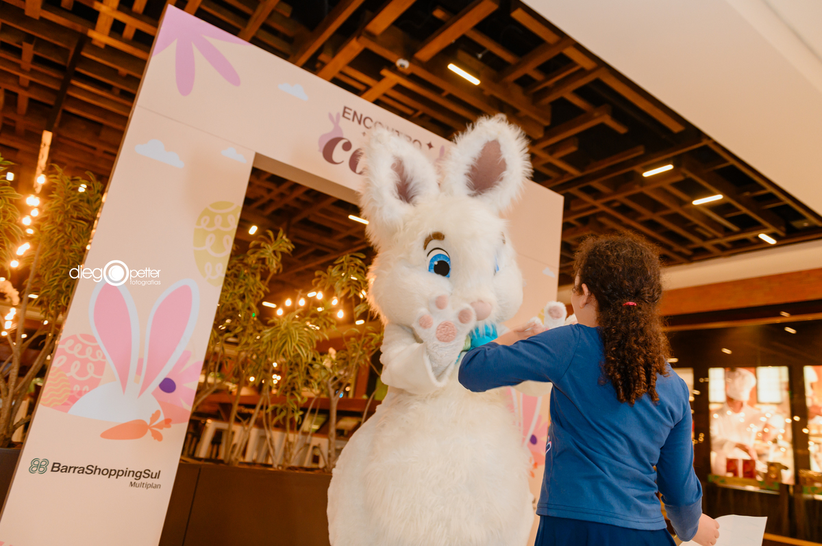 meet and greet com coelho de páscoa