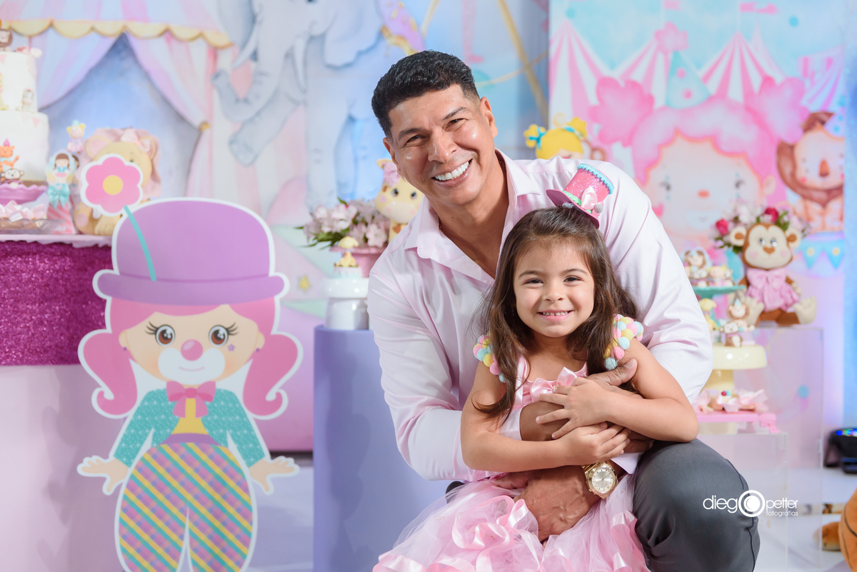 filha com pai no aniversário