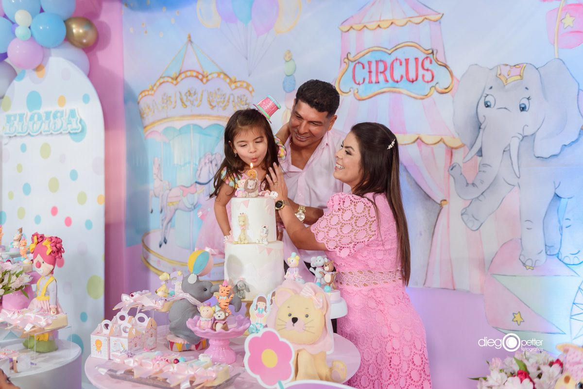 apagando a vela de aniversário