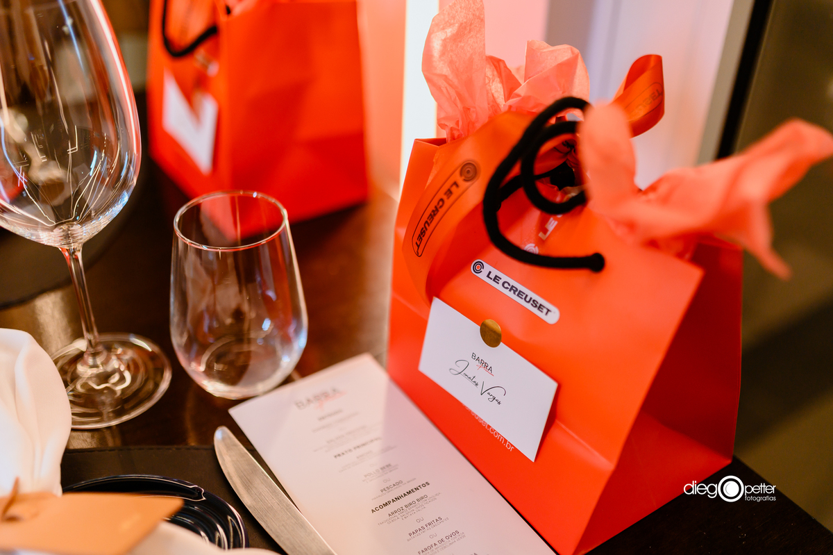 presentes evento relacionamento le creuset