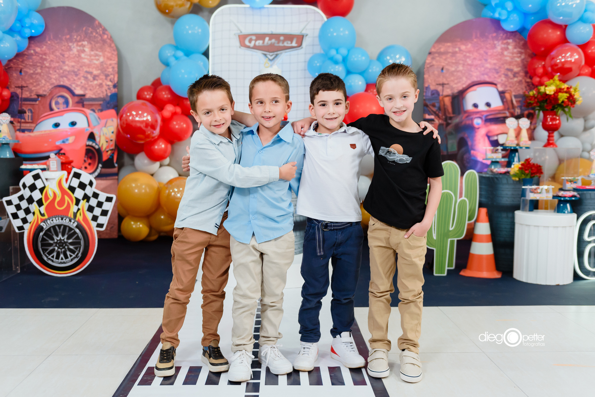 amiguinhos no aniversário infantil