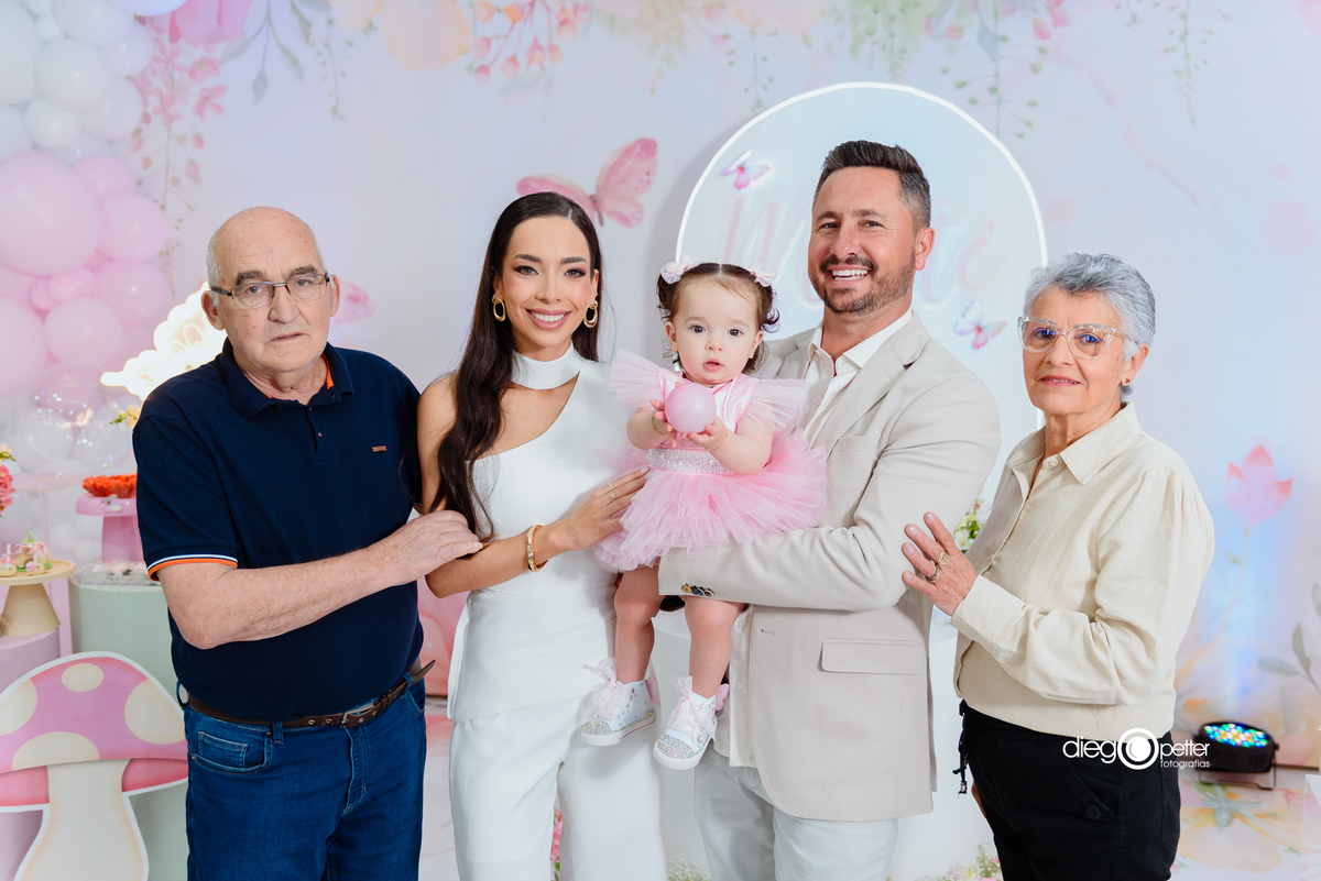 avós no aniver de 1 ano da neta