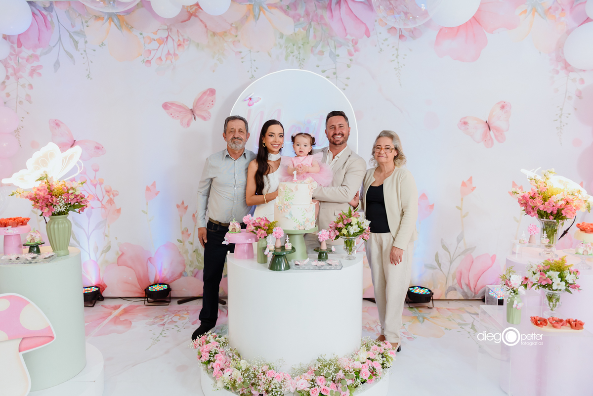 avós no aniver de 1 ano da neta