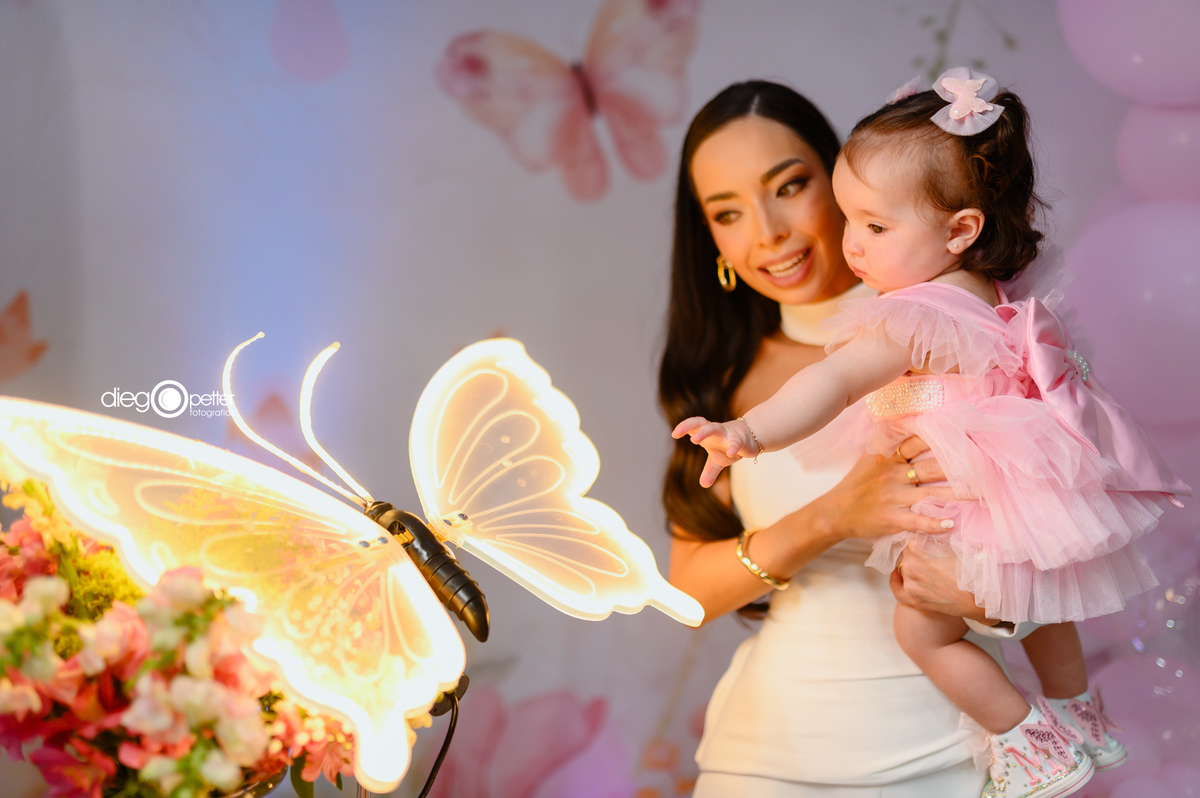 mãe e filha no aniver de 1 aninho