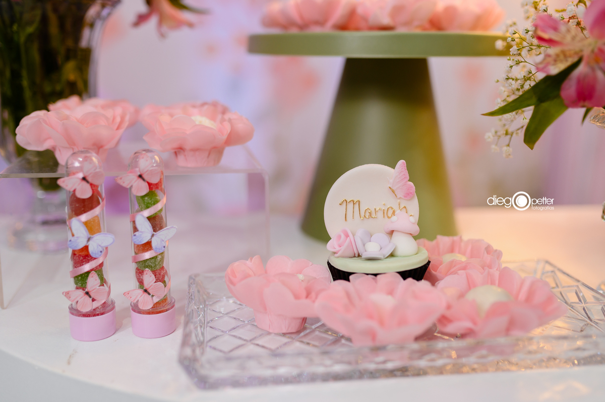 doces na mesa de decoração