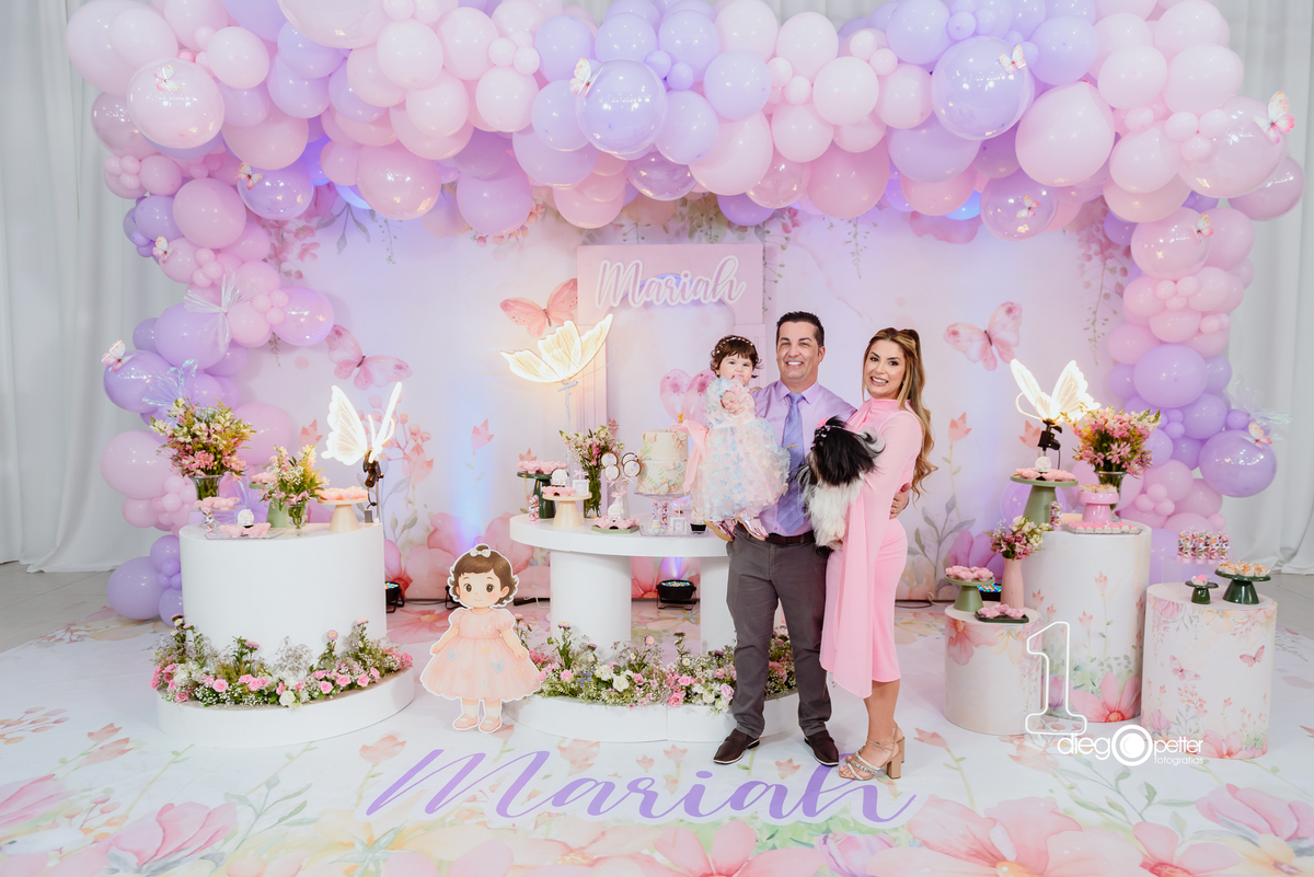 família com cachorro no aniversário de 1 ano