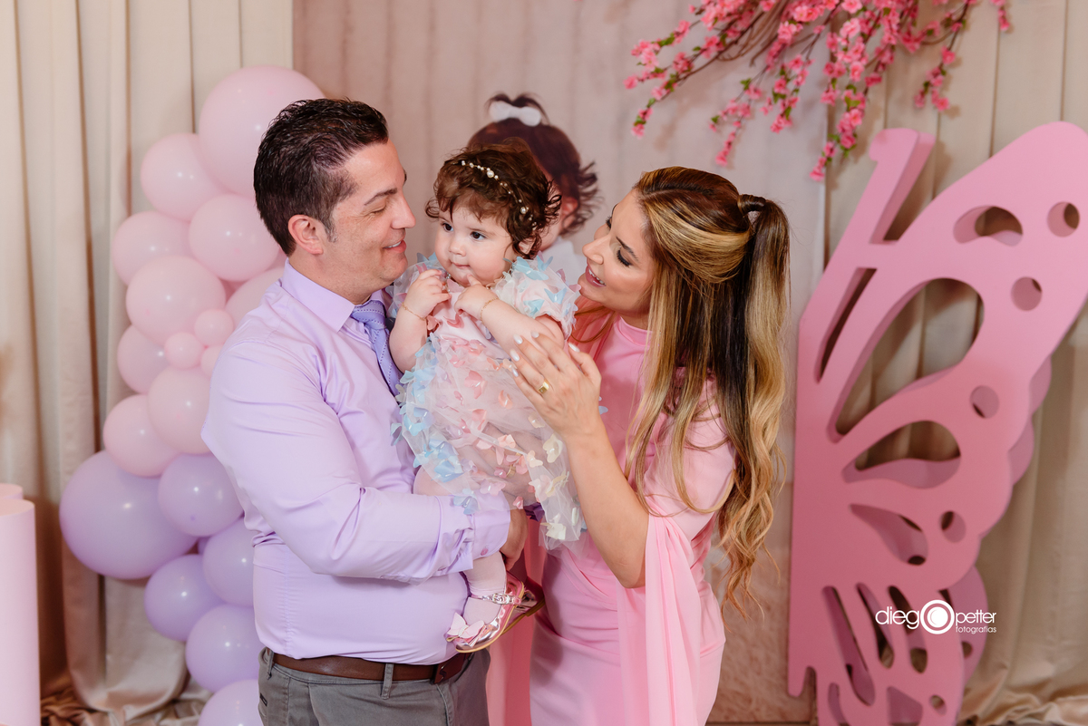 pais na entrada do aniversário