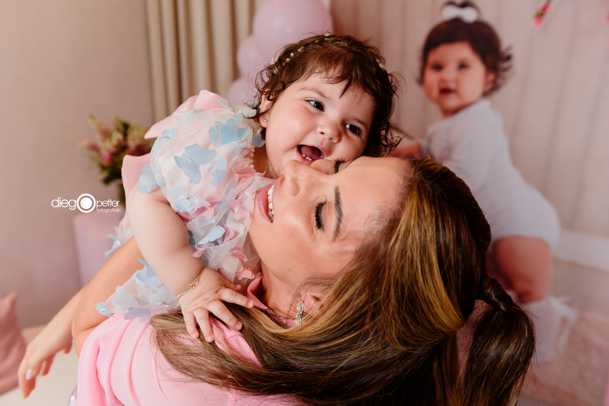 abraço mãe e filha