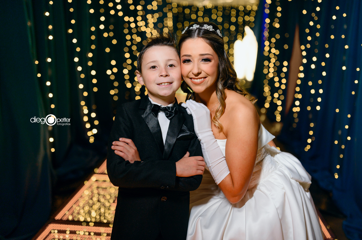 foto debutante com irmão de smooking